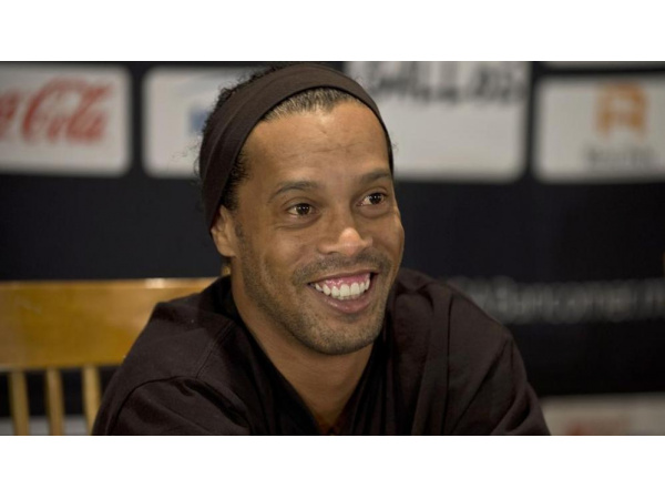 Si ritira Ronaldinho,  l’ultimo giocoliere del calcio
